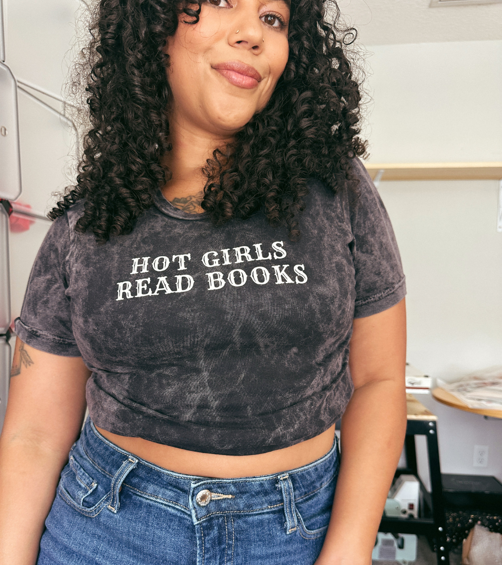 Hot Girls Read Tee